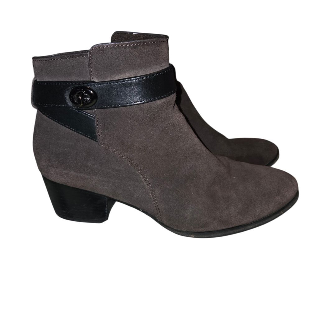 Coach Patricia Brown Suede Boots Booties, Size 8B, Flawed